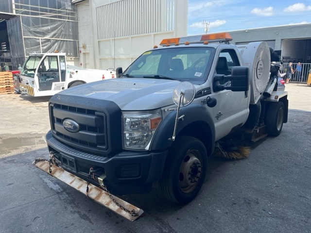 Parking Lot Sweeper Ford F-450/Tymco 210h