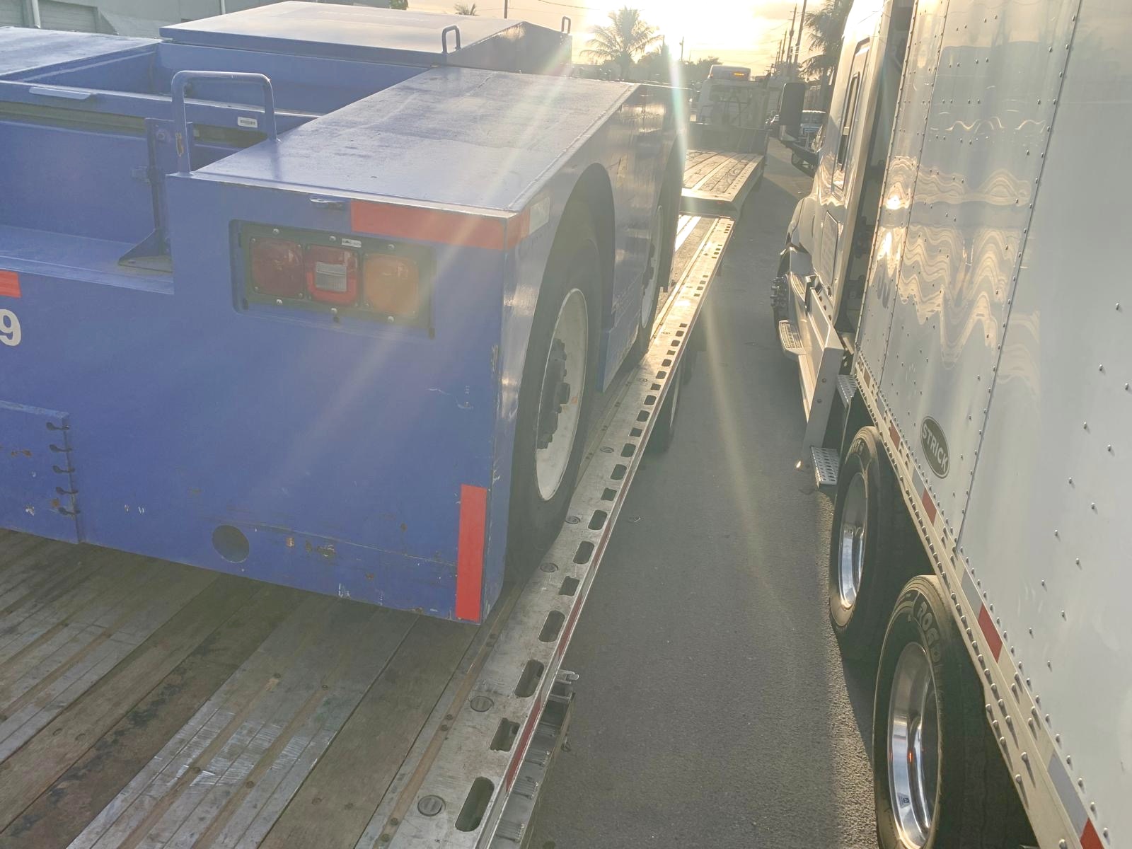 Push Back Tractor FMC B350EL