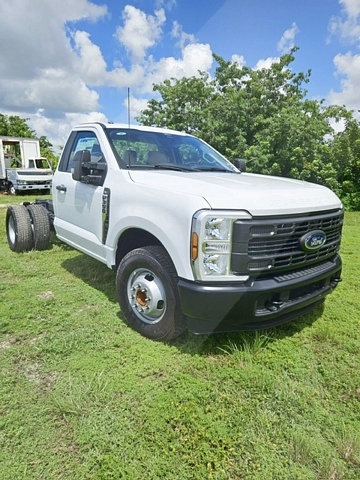 Truck Chassis Ford F-350 XL SD 2024
