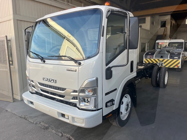 Truck Chassis Isuzu NPR - Gasoline