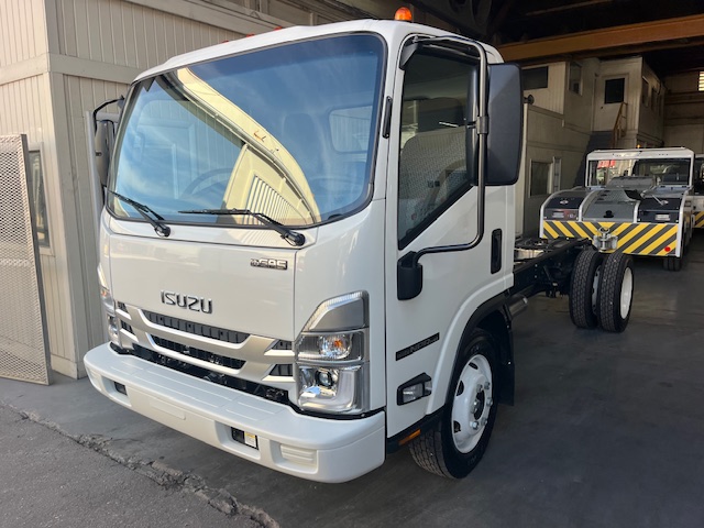 Truck Chassis Isuzu NPR - Gasoline