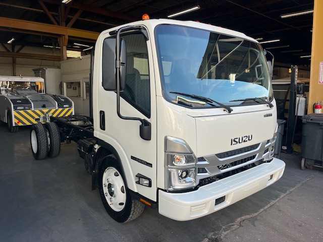 Truck Chassis Isuzu NPR - Gasoline