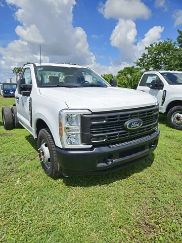 Truck Chassis Ford F-350 XL SD 2024