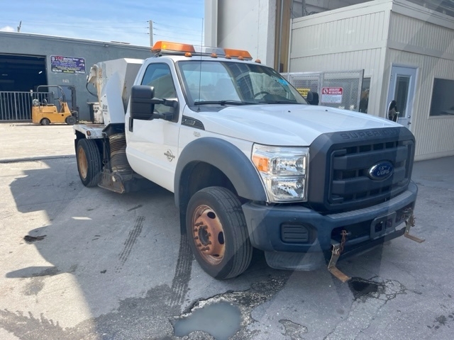 Parking Lot Sweeper Ford F-450/Tymco 210h