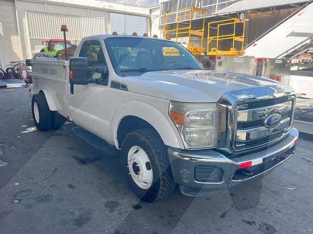 Lavatory Truck Ford/Wollard F-350 with Lift