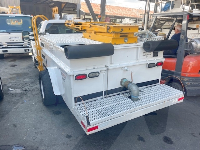 Lavatory Truck Ford/Wollard F-350 with Lift