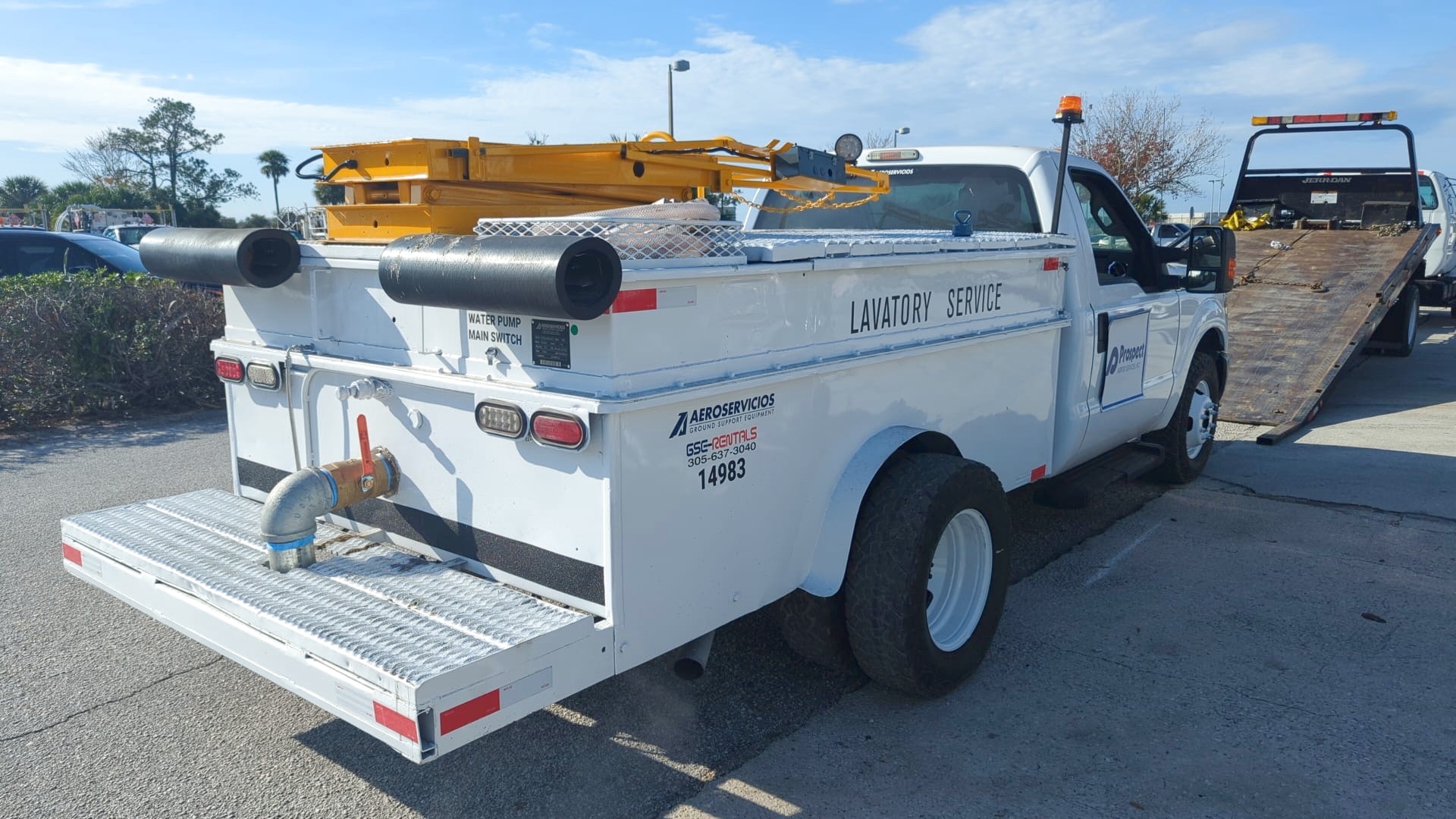 Lavatory Truck Ford/Wollard F-350 with Lift