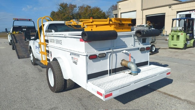 Lavatory Truck Ford/Wollard F-350 with Lift