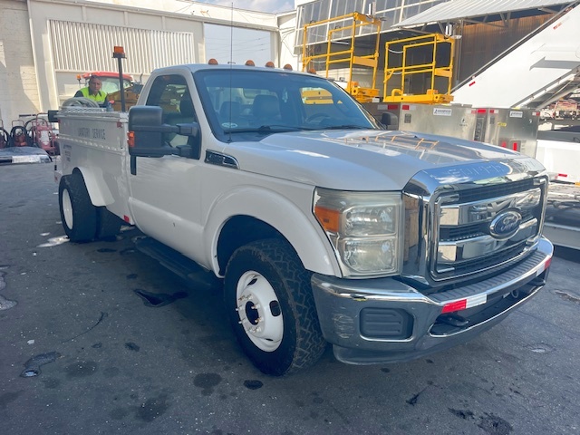Lavatory Truck Ford/Wollard F-350 with Lift