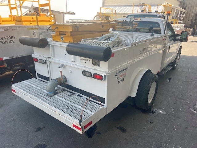 Lavatory Truck Ford/Wollard F-350 with Lift