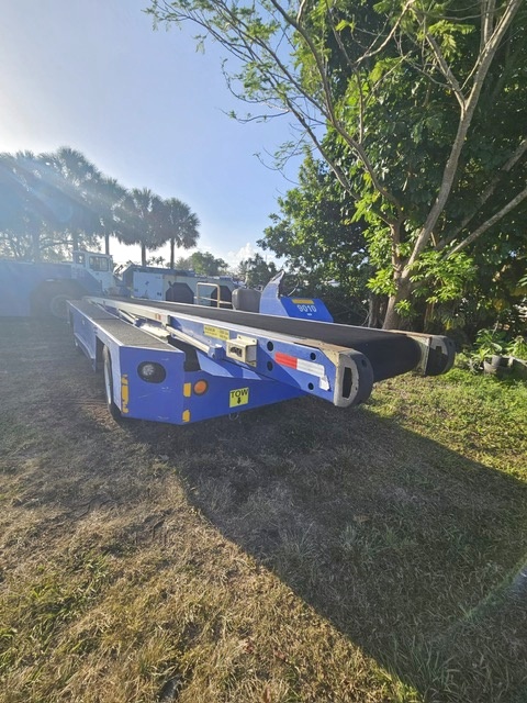 Belt Loader Tug 660E