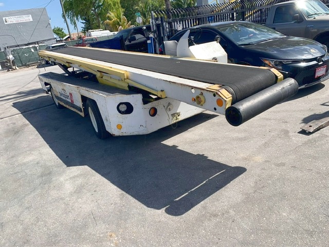 Belt Loader Tug 660