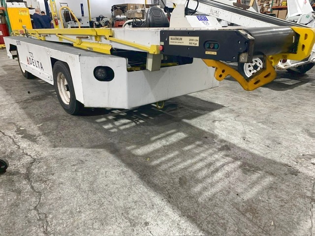 Belt Loader Tug 660