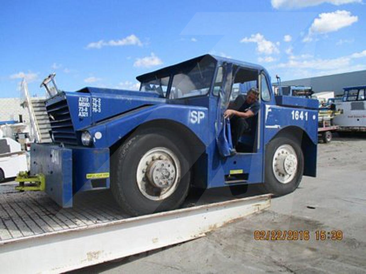Push Back Tractor Hough-Paymover T-300