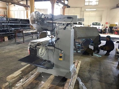 1050 Knee Mill Machine