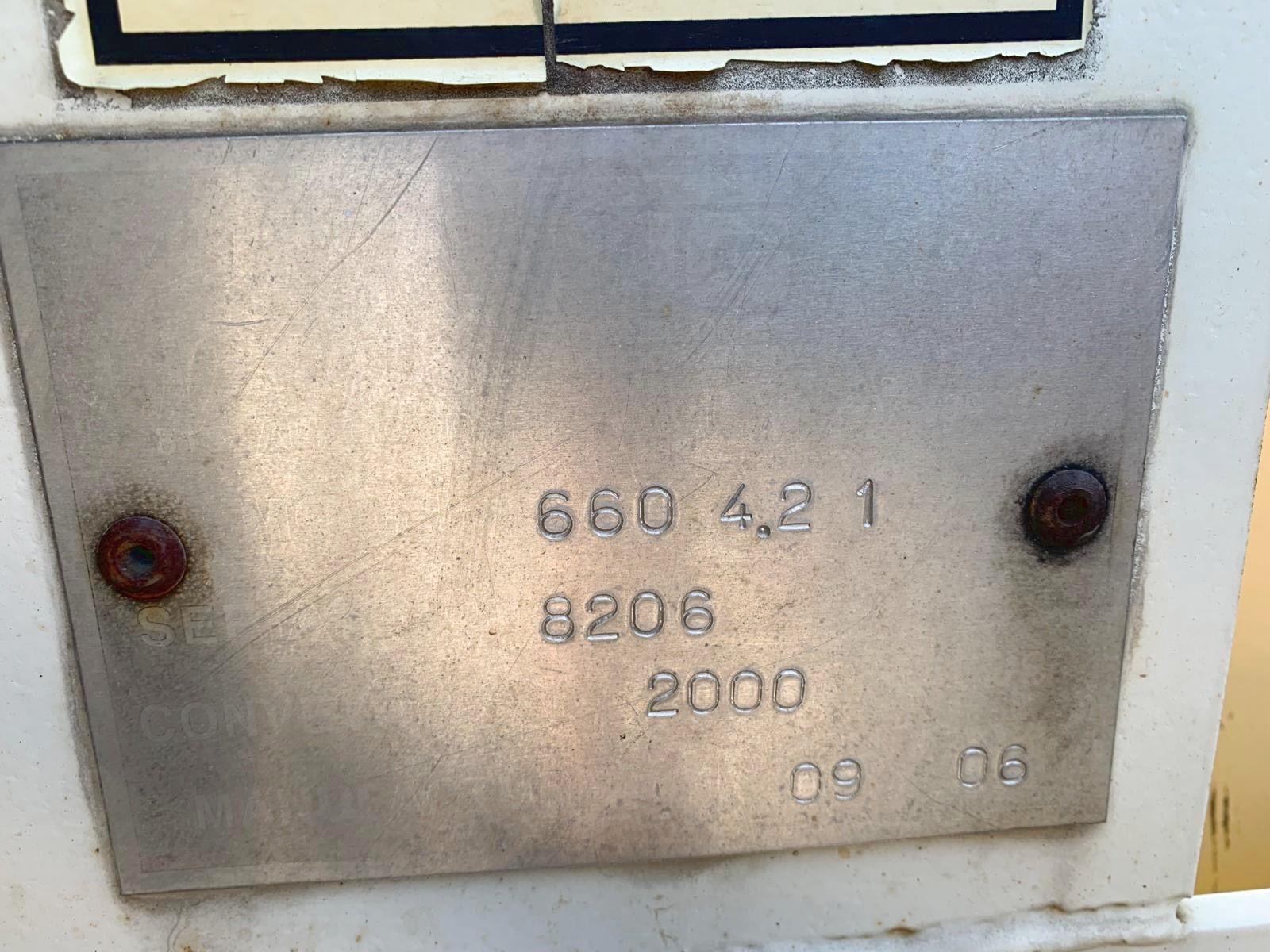 Belt Loader Tug 660