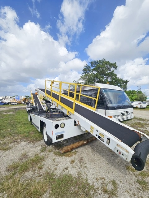 Belt Loader Tug 660