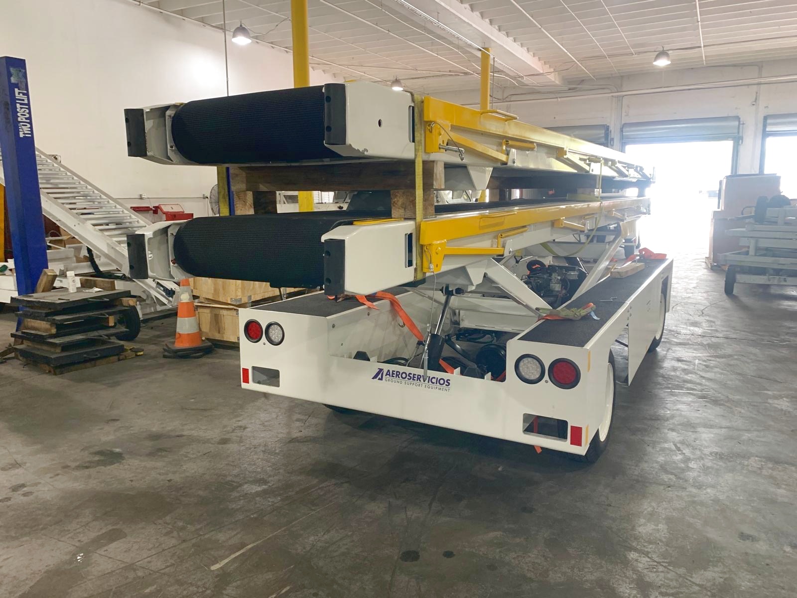 Belt Loader Tug 660