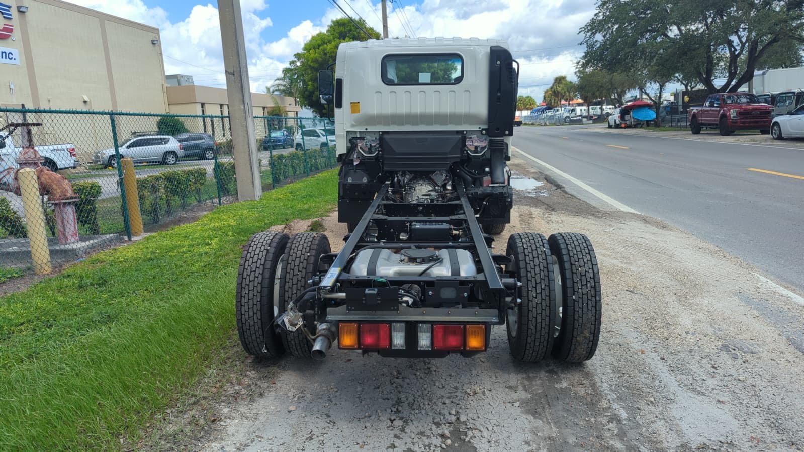Truck Chassis Isuzu NPR - Gasoline