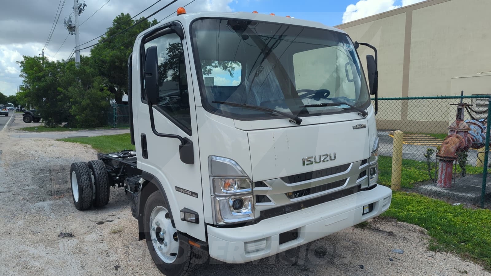 Truck Chassis Isuzu NPR - Gasoline