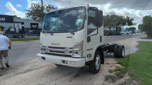 Truck Chassis Isuzu NPR - Gasoline