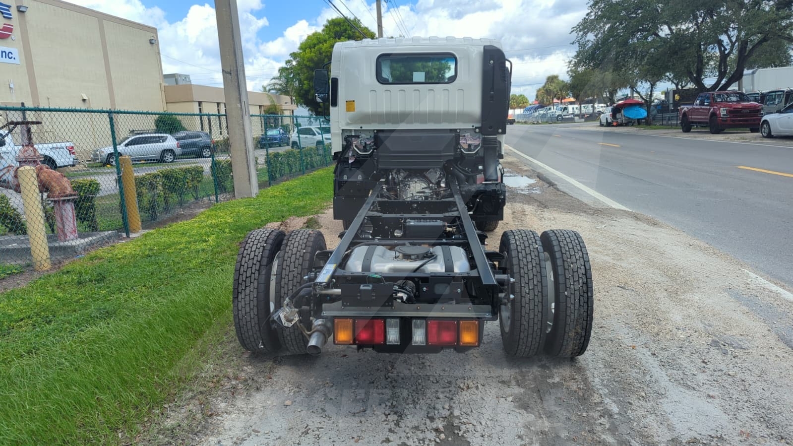 Truck Chassis Isuzu NPR - Gasoline