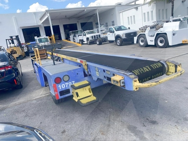 Belt Loader Tug 660