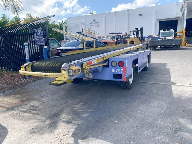 Belt Loader Tug 660