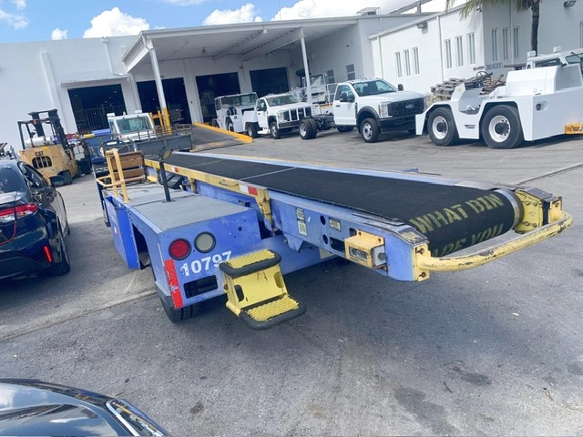 Belt Loader Tug 660