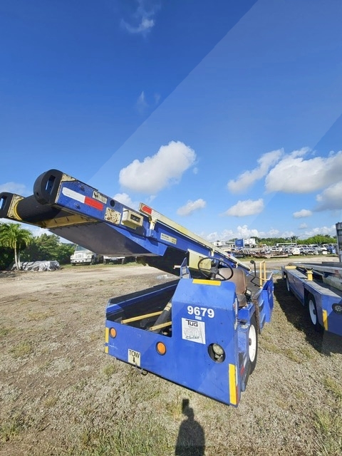 Belt Loader Tug 660E