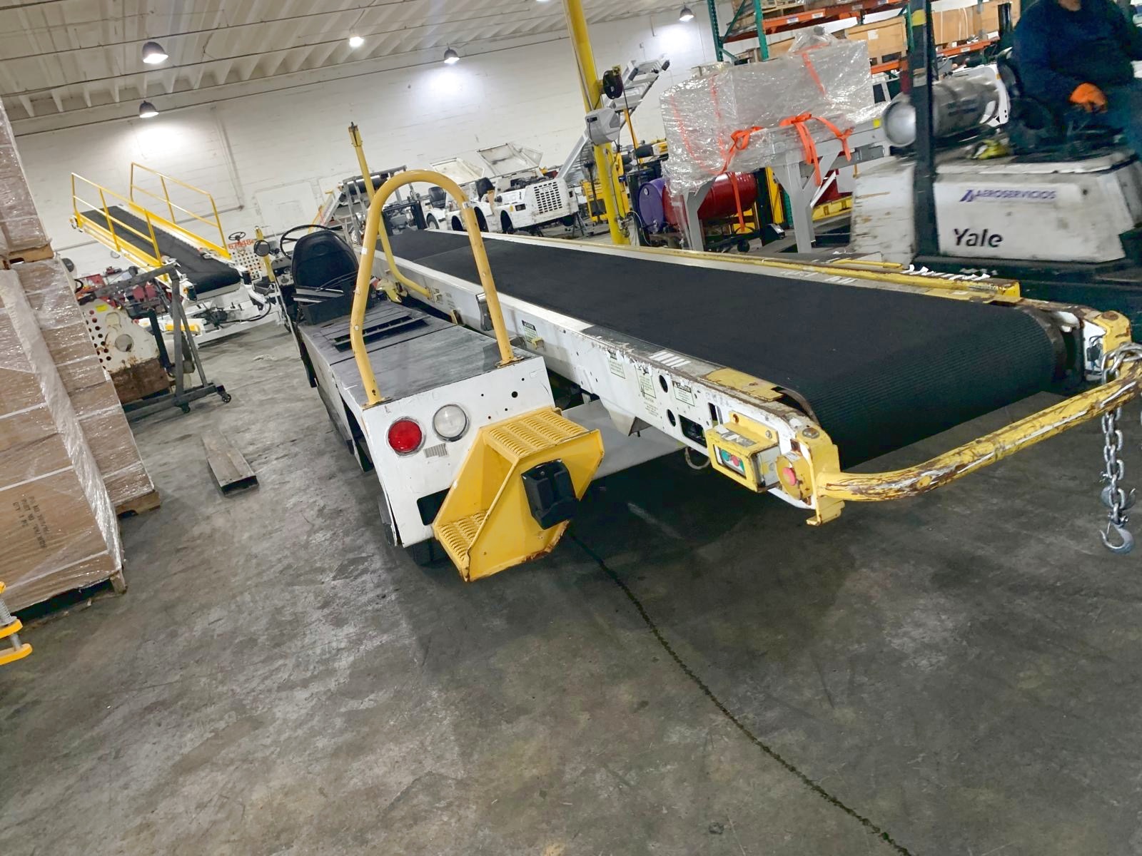 Belt Loader Tug 660