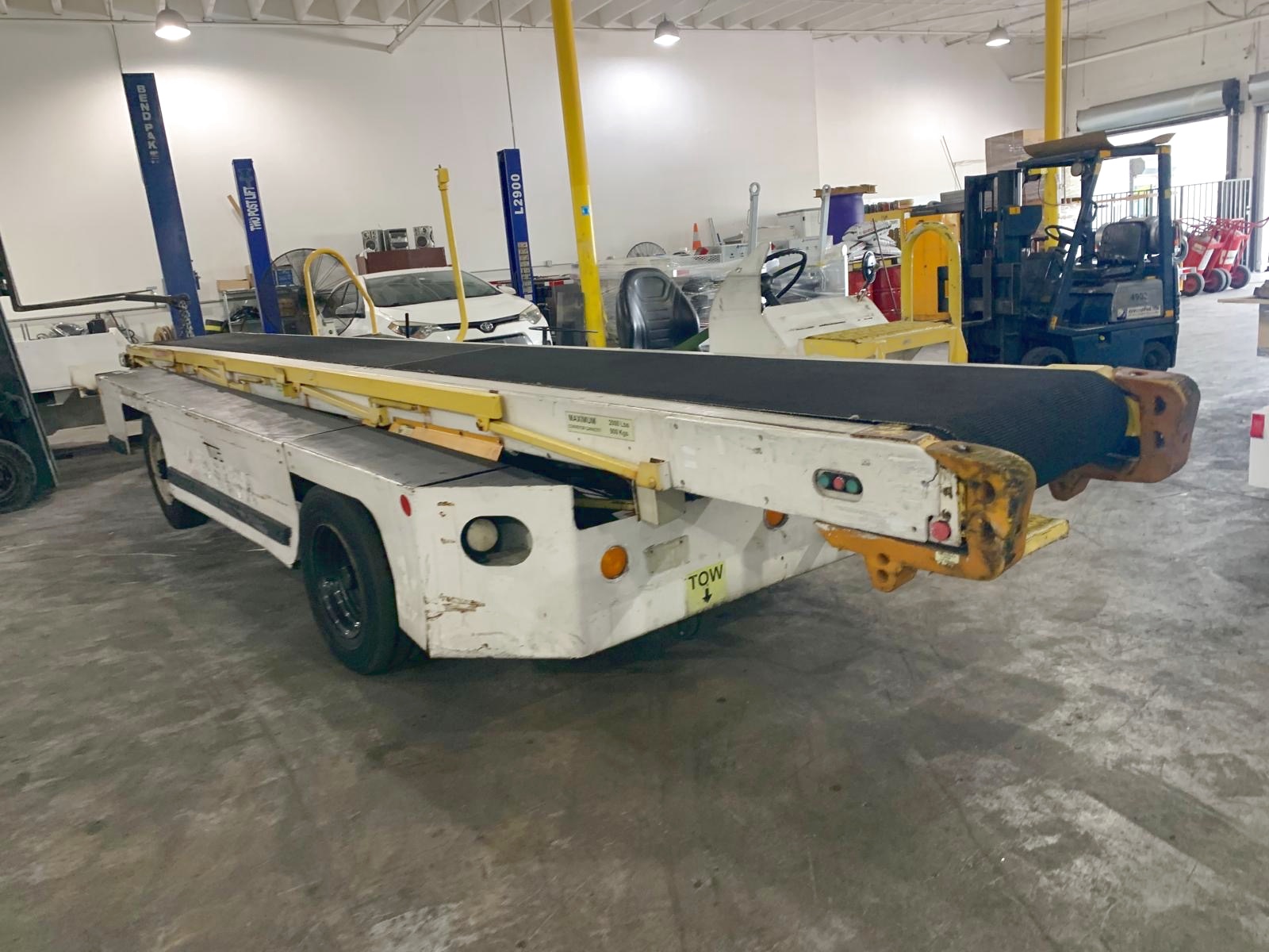 Belt Loader Tug 660