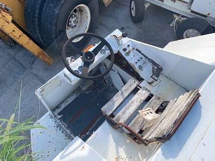 Push Back Tractor S&S GT-1628