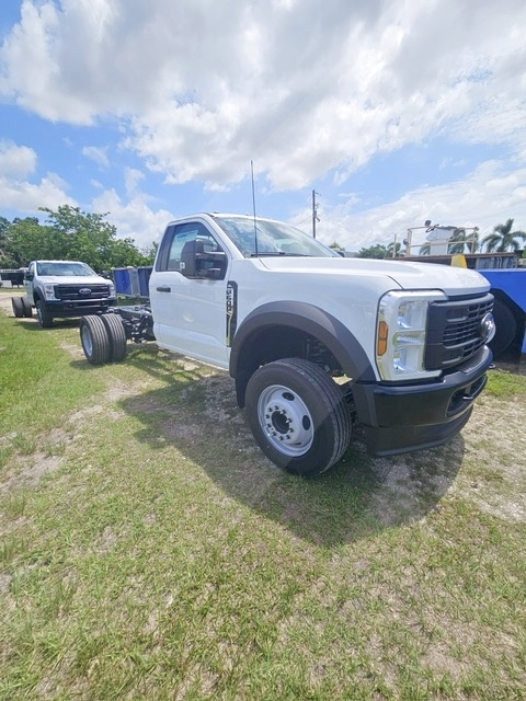 Truck Chassis Ford F-600