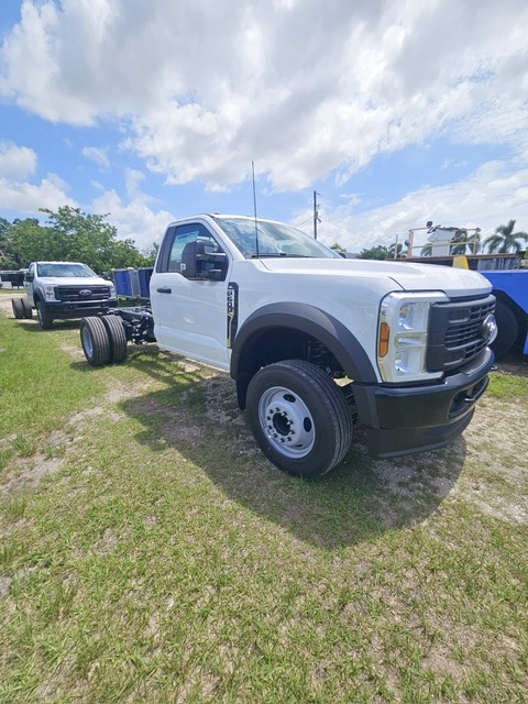 Truck Chassis Ford F-600