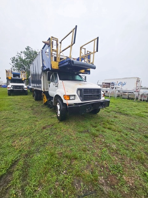 Catering Truck Ford / CB16-228