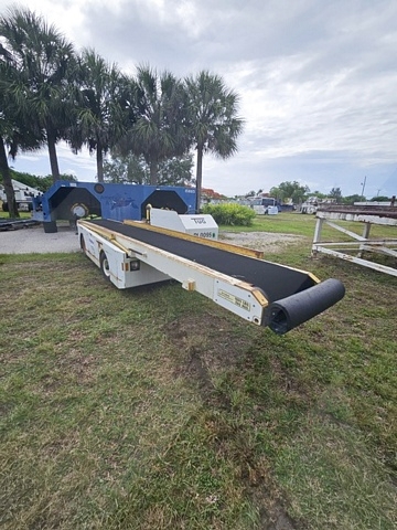 Belt Loader Tug 660E