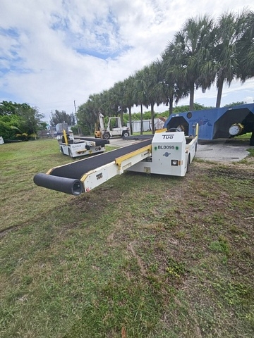 Belt Loader Tug 660E