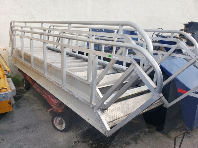 Towable Passenger Stair AS ST-220