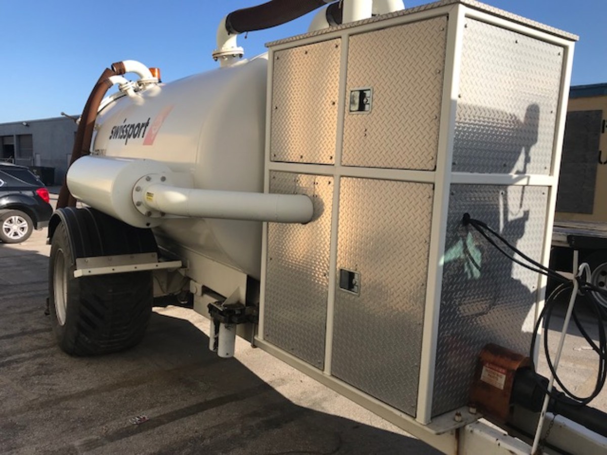 NexGen-T-2800 Mobile De-Icing Fluid Collection Unit with Tractor