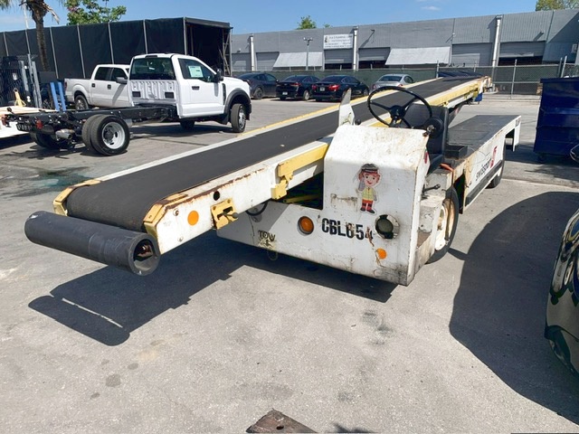 Belt Loader Tug 660