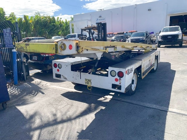 Belt Loader Tug 660