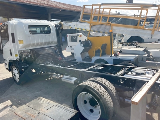 Truck Chassis Isuzu NPR- Gasoline