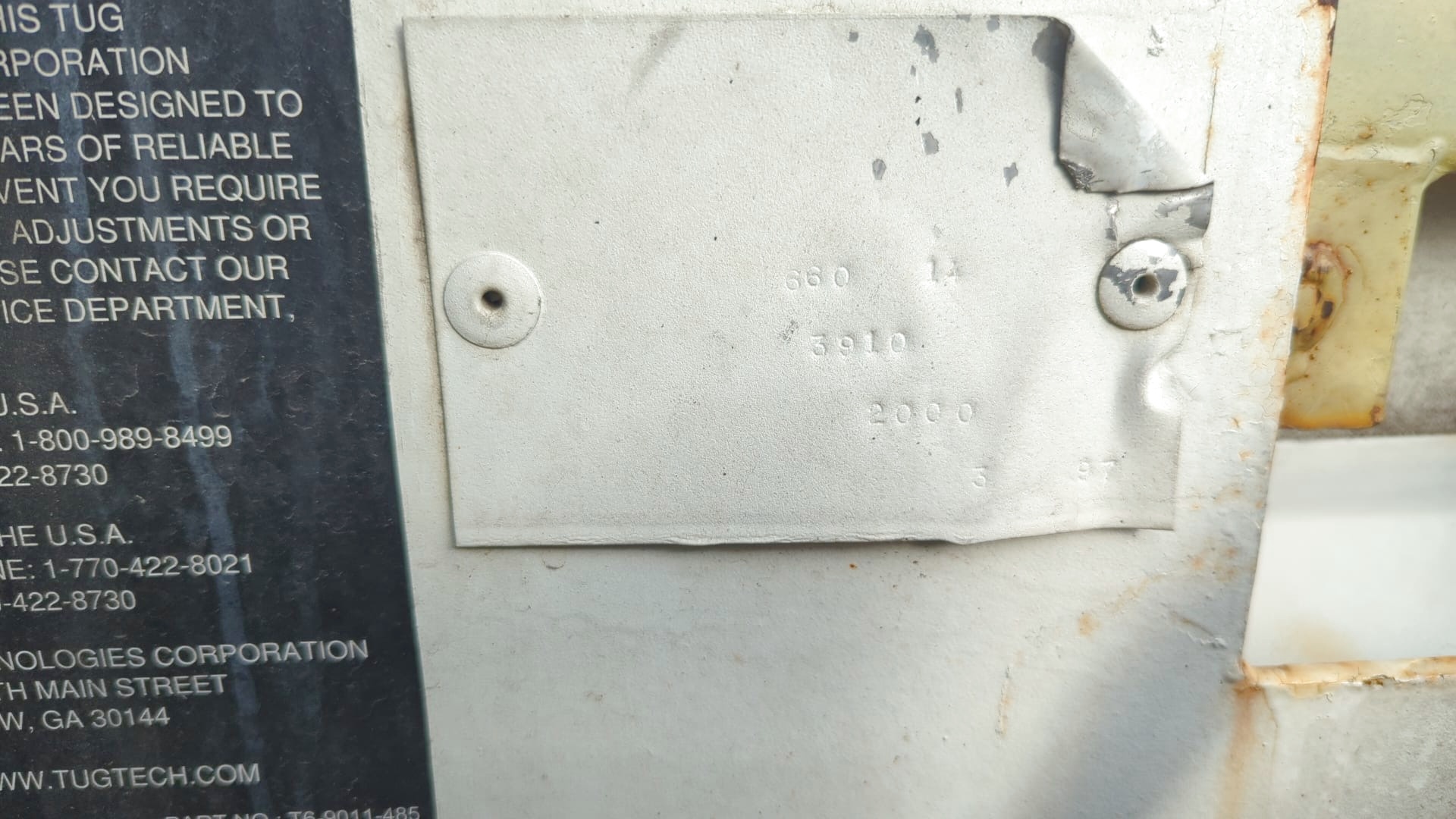 Belt Loader Tug 660