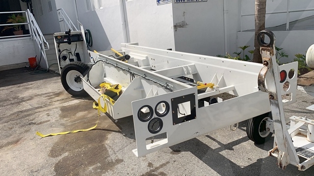 Belt Loader Tug 660E