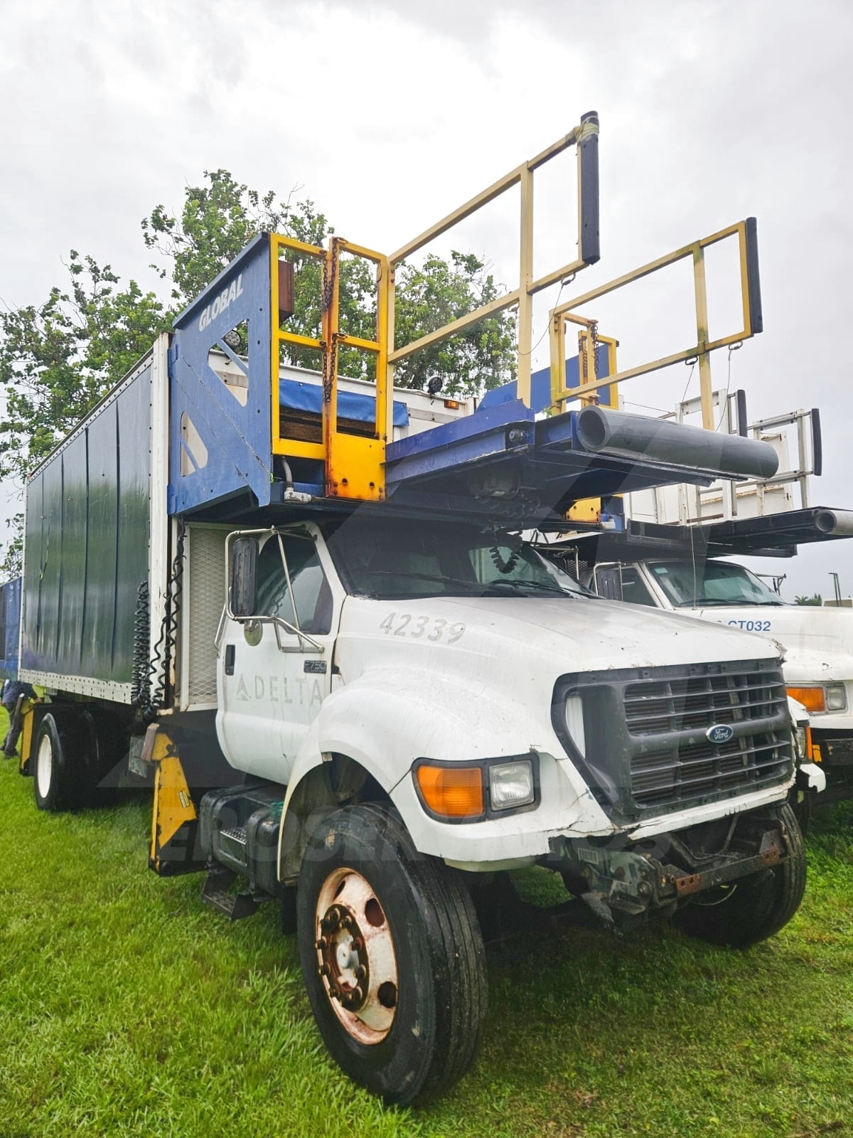 Cabin Service Truck Ford / CB16-228