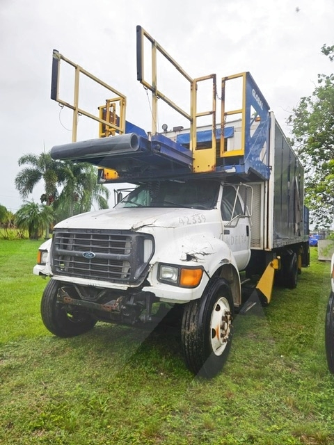 Cabin Service Truck Ford / CB16-228