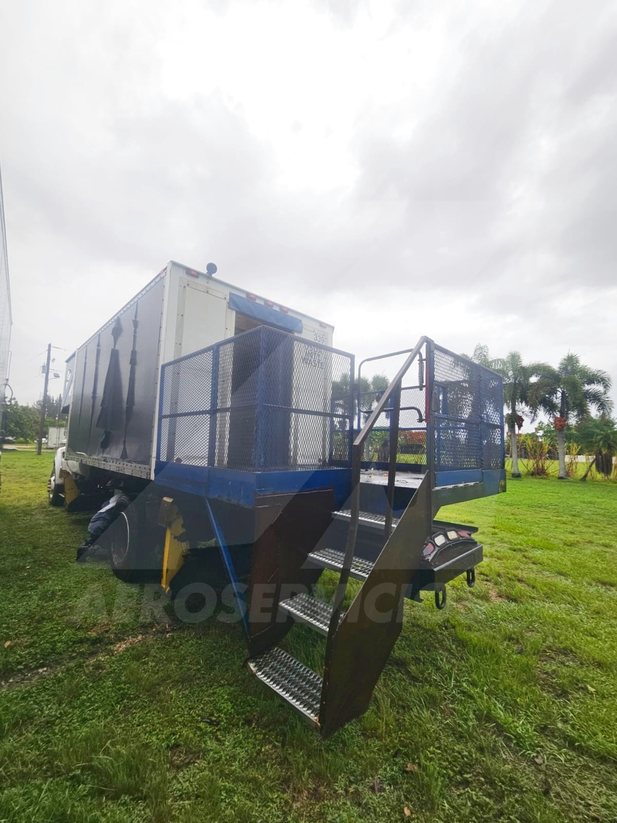 Cabin Service Truck Ford / CB16-228