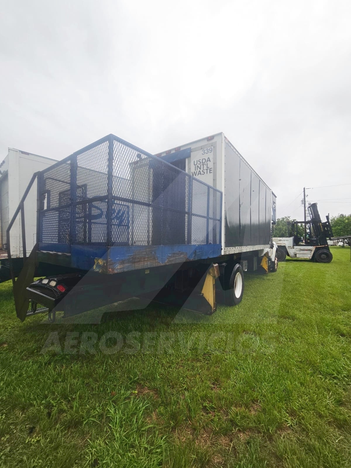 Cabin Service Truck Ford / CB16-228