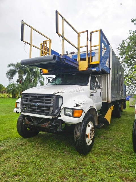 Catering Truck Ford / CB16-228